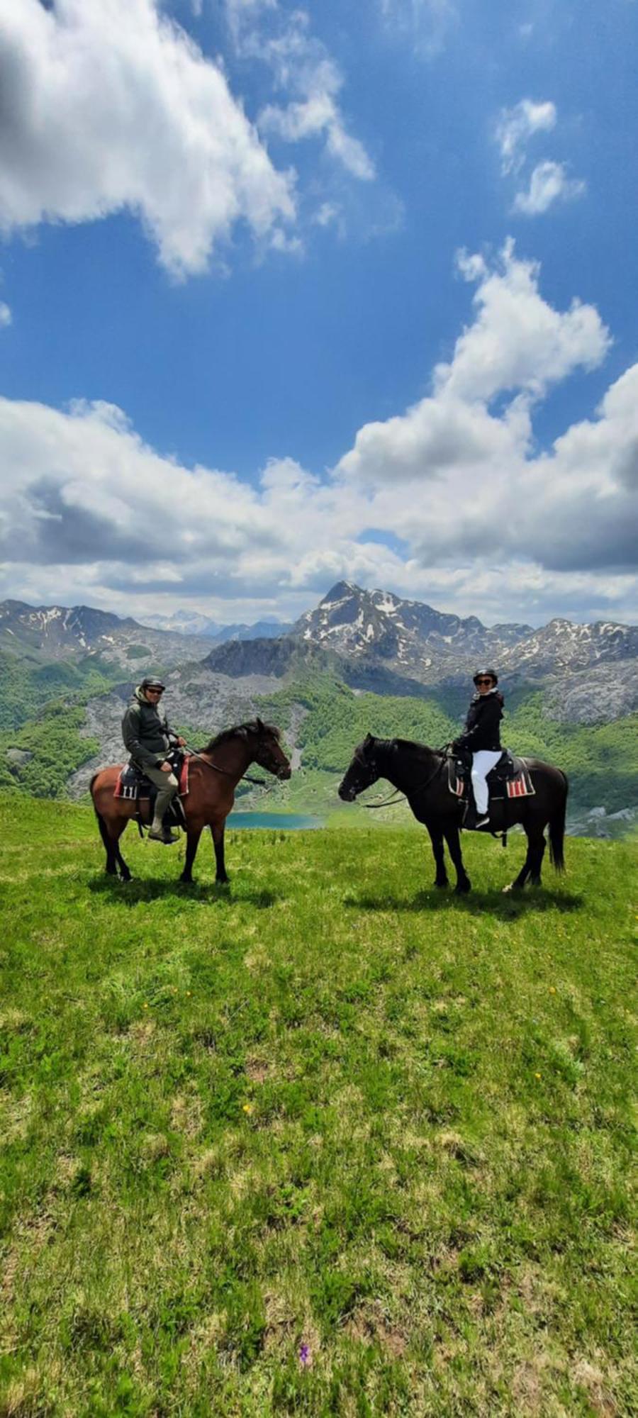 פודגוריצה Katun Mokra Accommodation & Horseback Riding מראה חיצוני תמונה